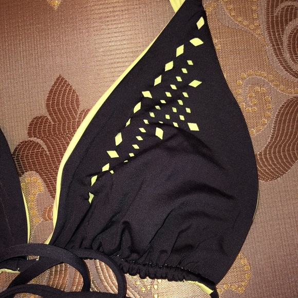 LOVELY L Space bikini set! Top is S & bottom L 😍 - Picture 2 of 6